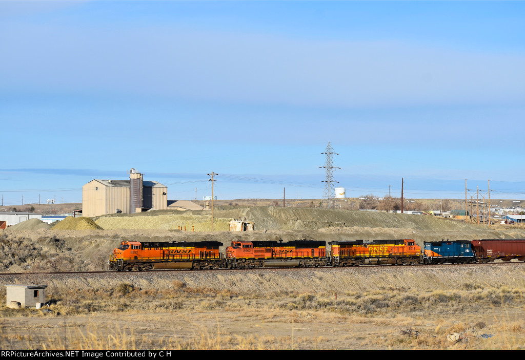 BNSF 6992/8562/5018/SVGX 7102